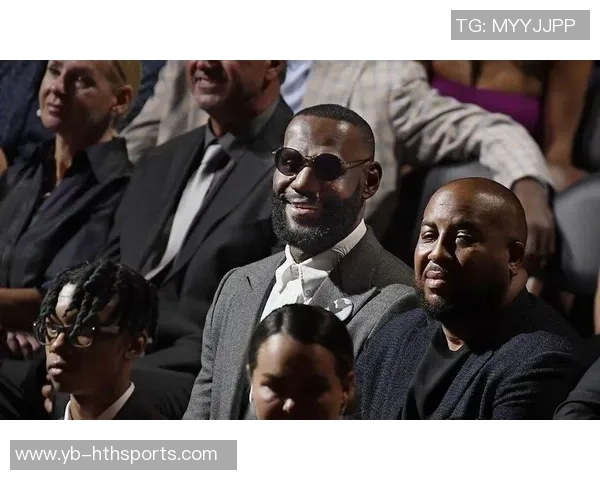 詹姆斯与湖人关系紧张球迷期待他在最后一季的归宿与传奇